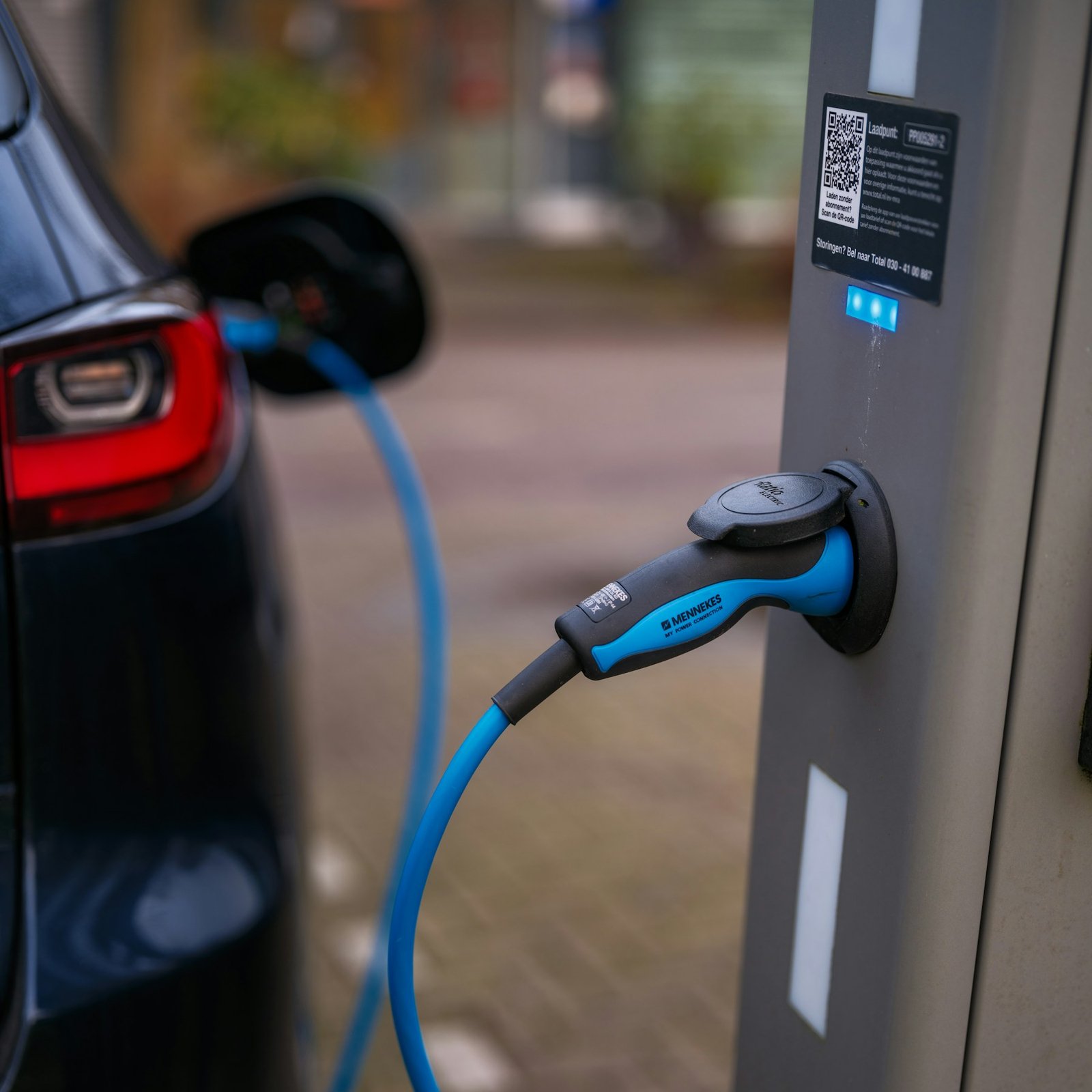 Why a 350 kW EV Charger Won’t Always Give Your EV 350 kW